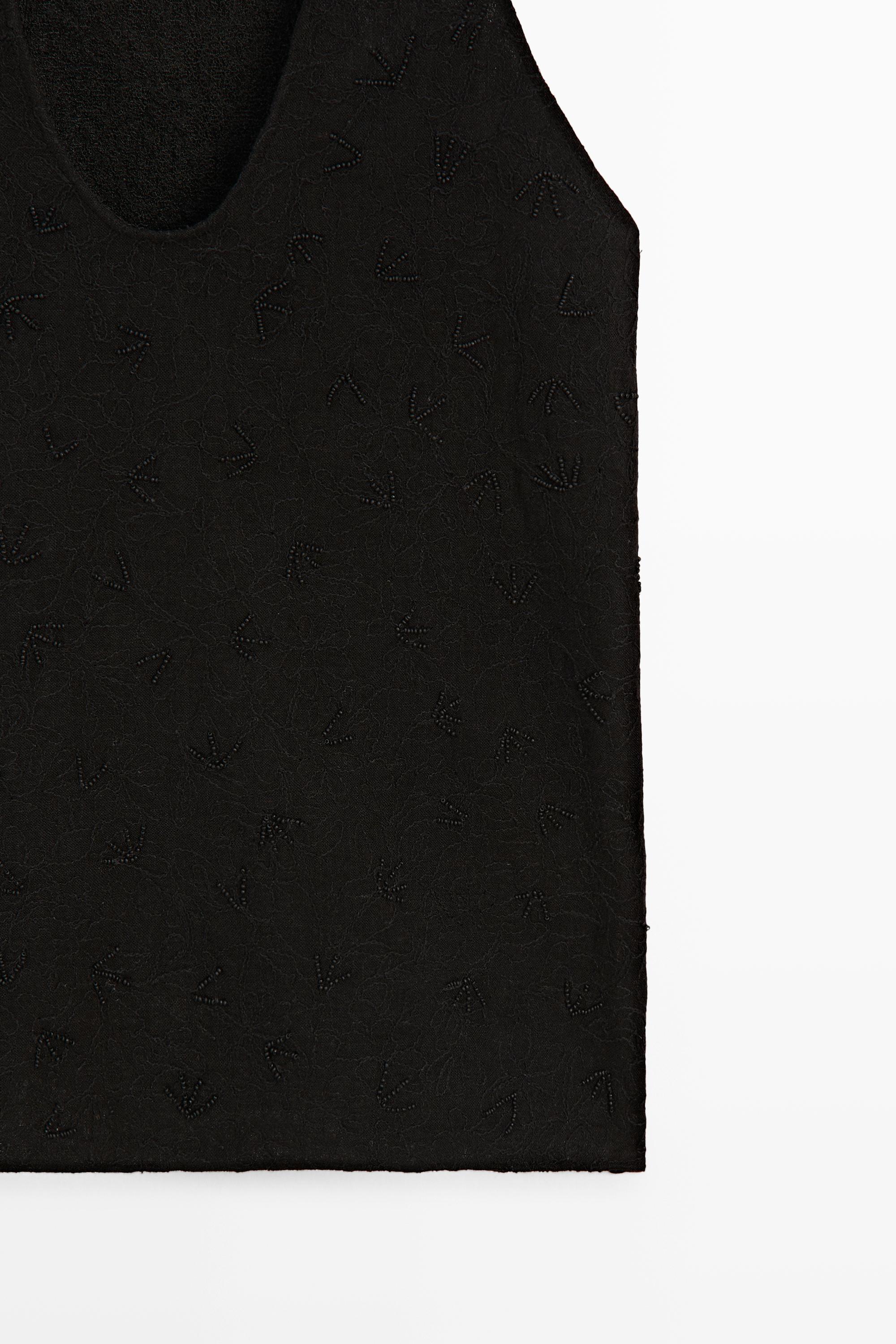 Top fluide avec broderies